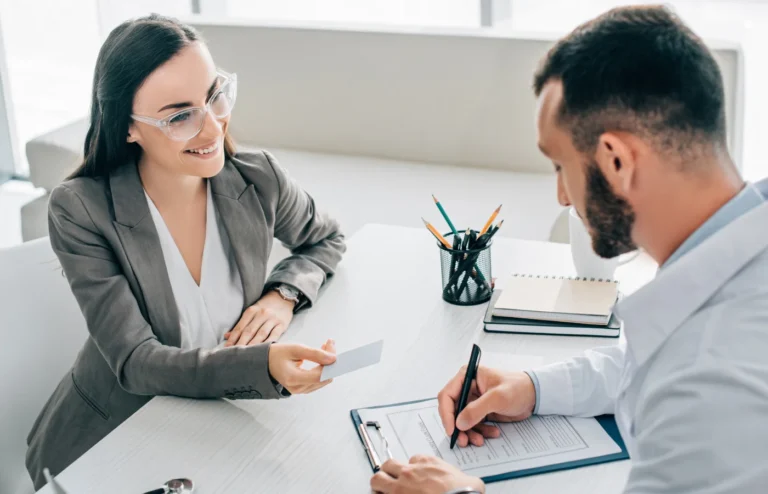 Radca prawny czy firma odszkodowawcza