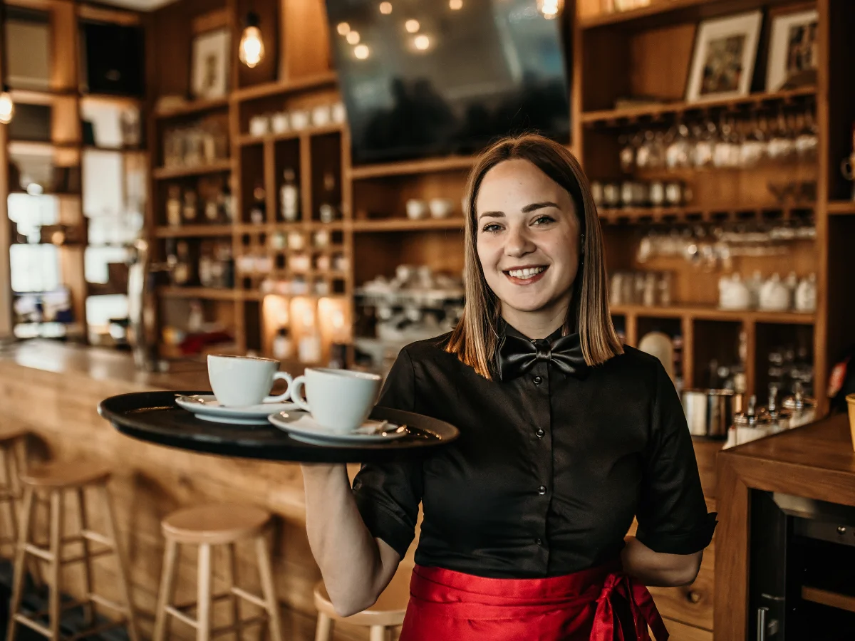 Umowa zlecenia w gastronomii - kiedy PIP może uznać etat?